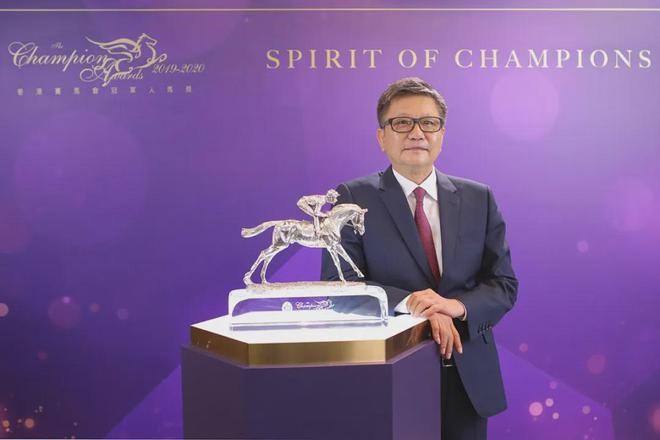 眼罩夺魁家族曾养香港马王尊龙凯时网站王经纬赛驹戴(图3)