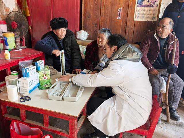 院医药学院党总支开展主题党日活动尊龙人生就是博河南应用技术职业学(图2)