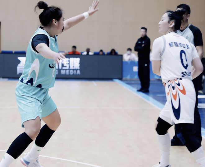 办赛1胜31负进季后 球迷怒骂想不通凯时尊龙人生中国篮球奇闻 女篮荒唐(图1)