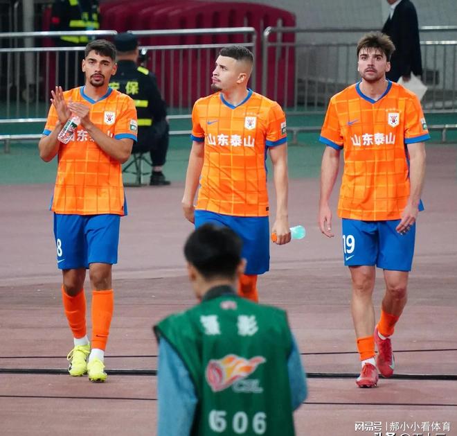 乐部打脸“自媒体”对阵海港裁判成悬疑尊龙凯时APP外援“站桩”崔康熙俱(图2)